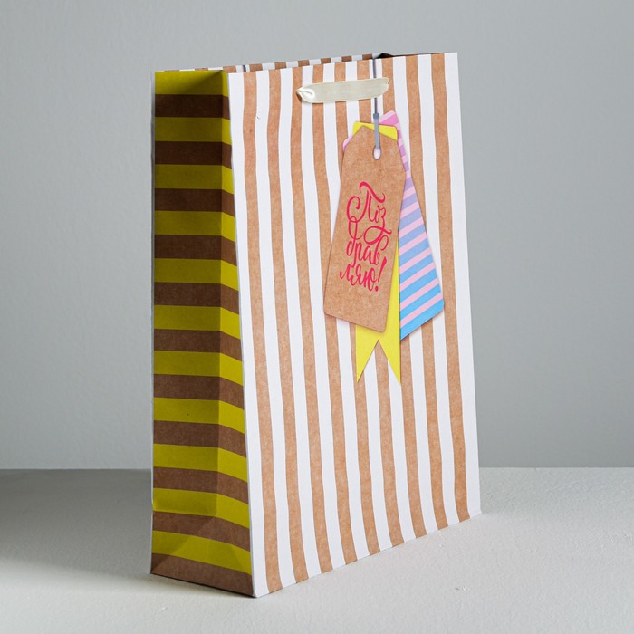 Пакет крафтовый вертикальный «Поздравляю», L 31 × 40 × 9 см