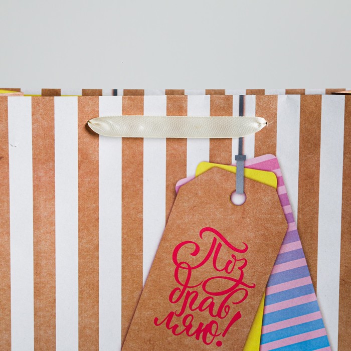 Пакет крафтовый вертикальный «Поздравляю», L 31 × 40 × 9 см