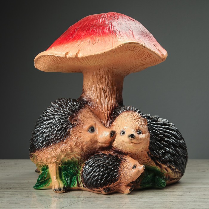 Сувенир-статуэтка средняя "Ежики под грибом"