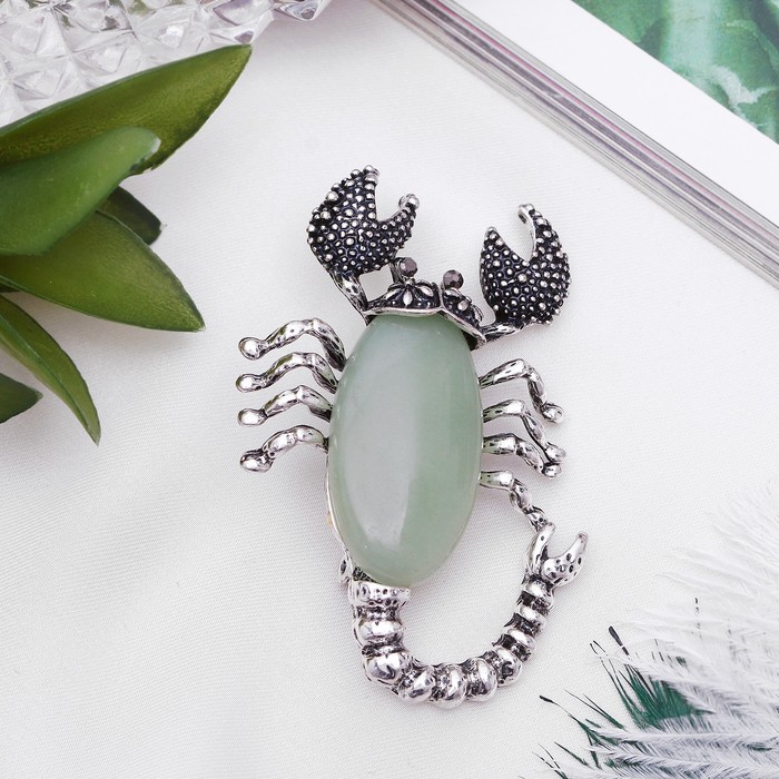 Брошь скорпион "Нефрит" в чернёном серебре