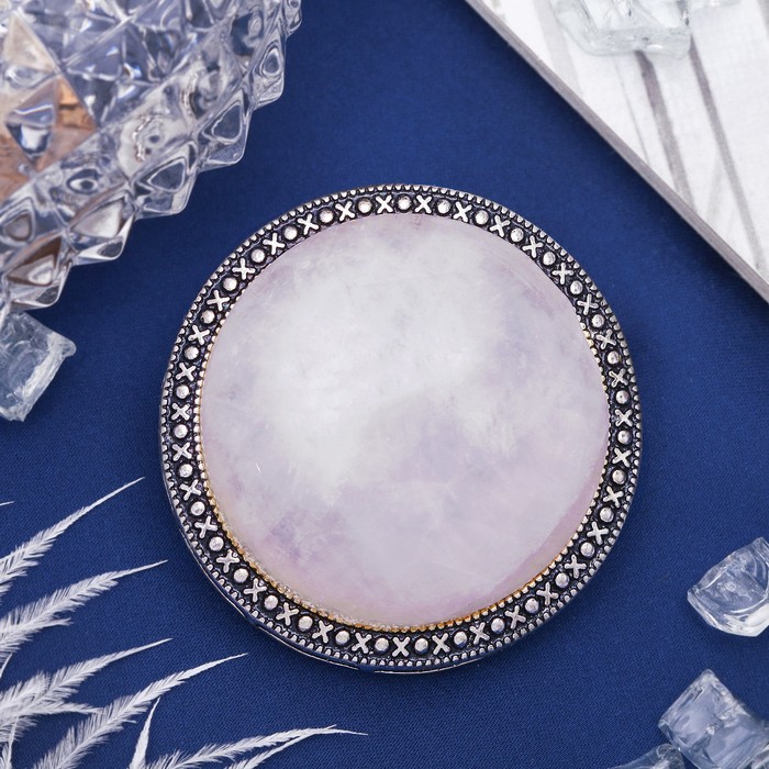 Брошь круг в металлической оправе "Кварц розовый" в чернёном серебре