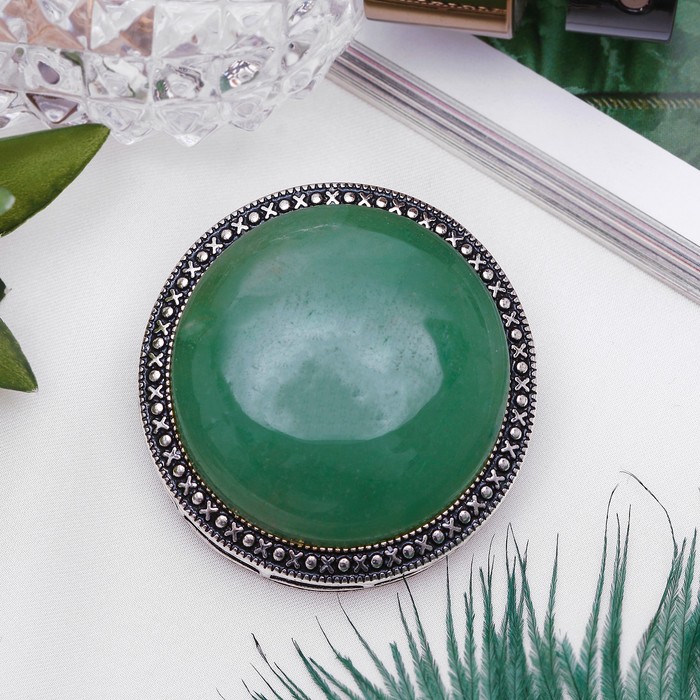 Брошь круг в металлической оправе "Нефрит" в чернёном серебре