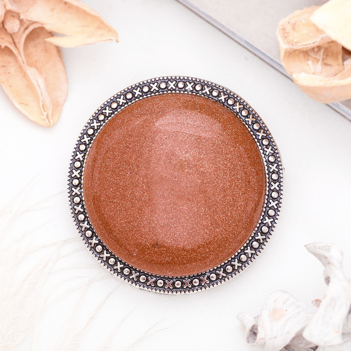 Брошь круг в металлической оправе "Авантюрин коричневый" в чернёном серебре