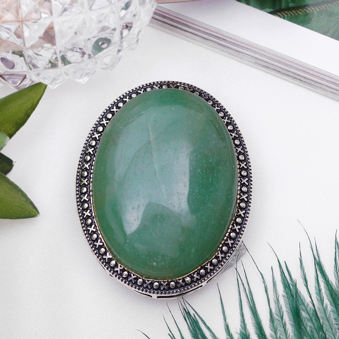 Брошь овал в металлической оправе "Нефрит" в чернёном серебре