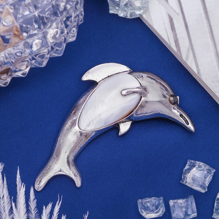 Брошь "Перламутр" дельфинёнок, в чернёном серебре