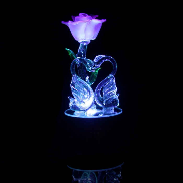 Сувенир световой "2 лебедя с розой"