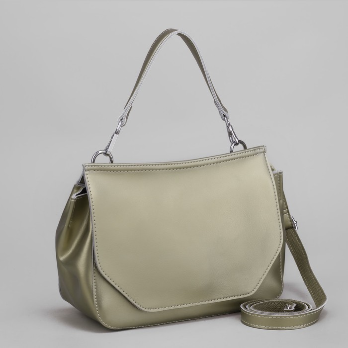 Сумка женская, отдел на молнии, наружный карман, длинный ремень, цвет золотой