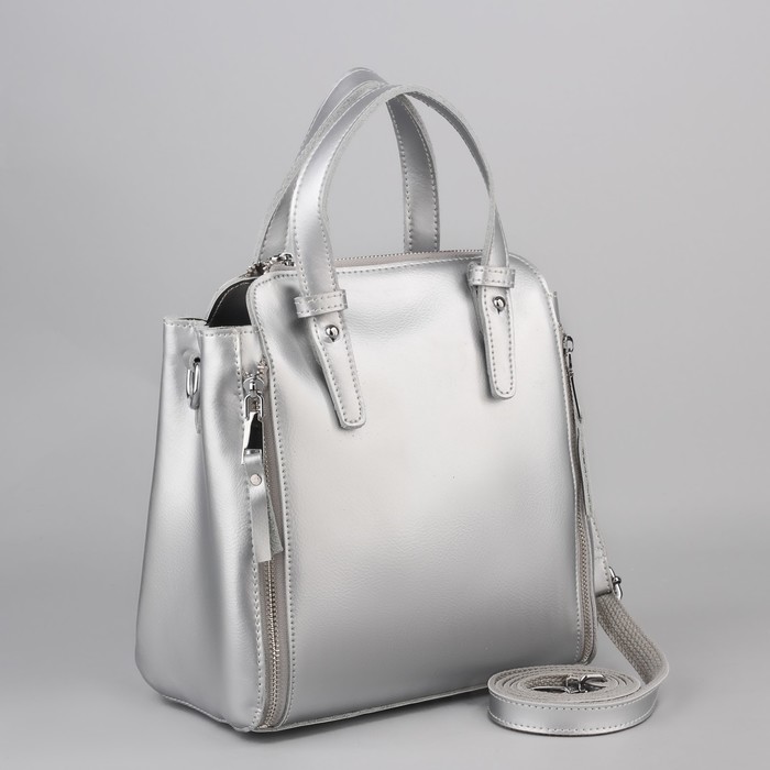 Сумка женская, отдел с перегородкой на молнии, наружный карман, длинный ремень, цвет серебристый
