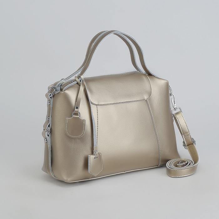 Сумка женская, отдел с перегородкой, наружный карман, длинный ремень, цвет золотой