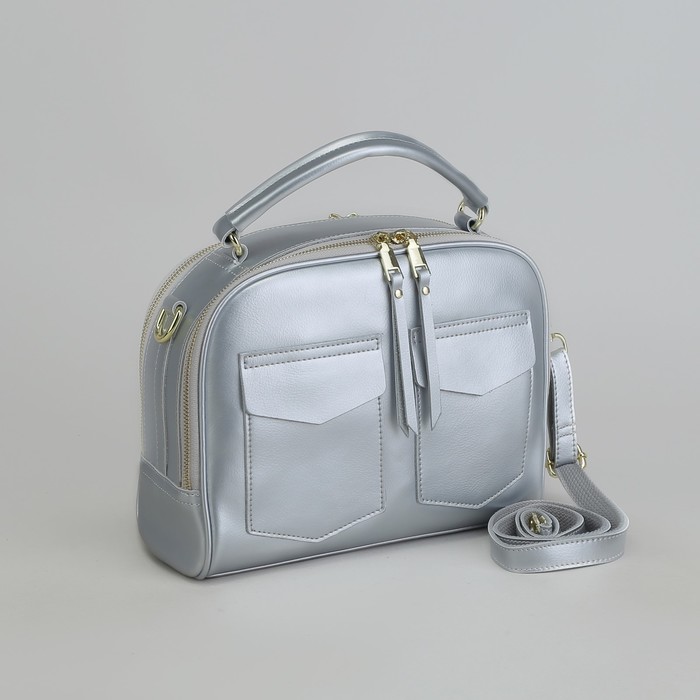 Сумка женская, 2 отдела на молниях, 3 наружных кармана, длинный ремень, цвет серебристый