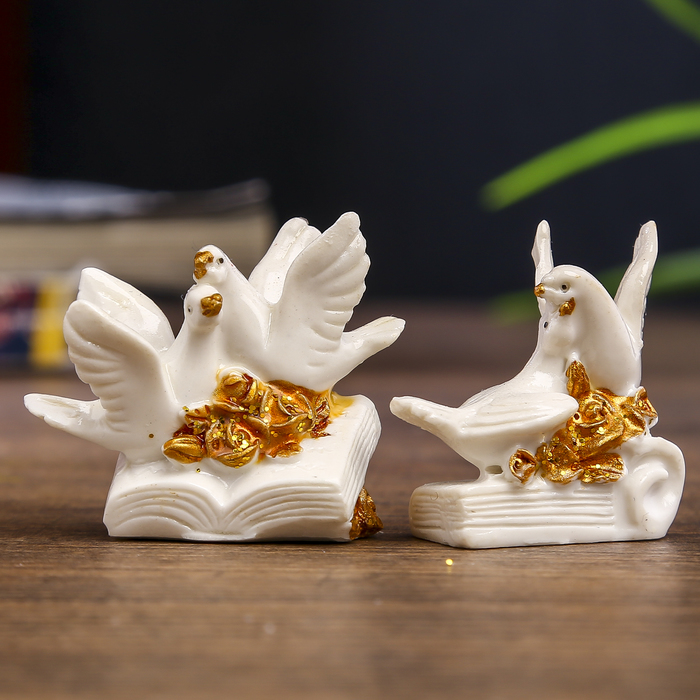 Фигурка "Голубки на свитках с золотыми розочками"