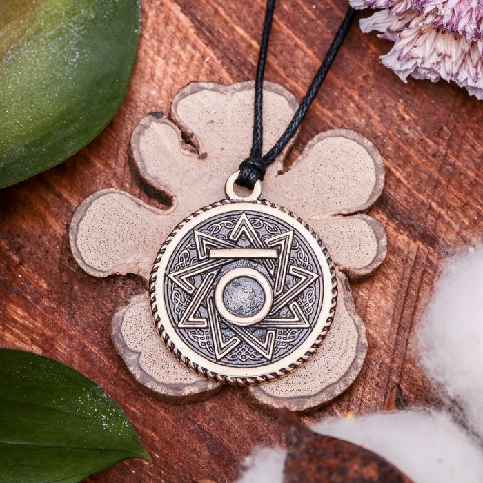 Славянские чертоги "Медведь" (помогает находить выход из самых сложных и запутанных ситуаций)