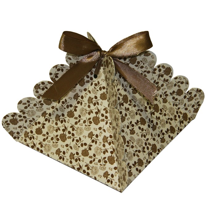 Коробка крафт из рифленого картона "Розочки" 10,5 х 10,5 х 9 см.