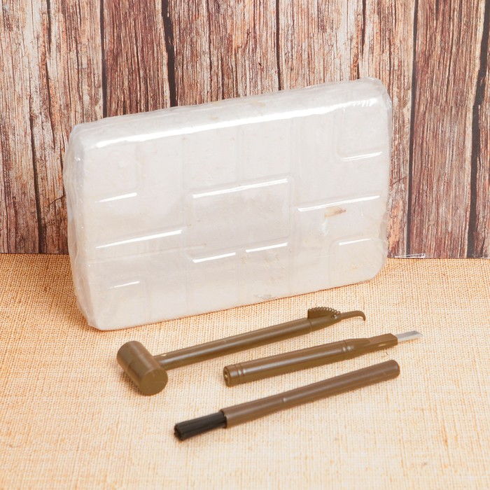 Набор археолога серия светящийся в темноте скелет "Трицератопс"