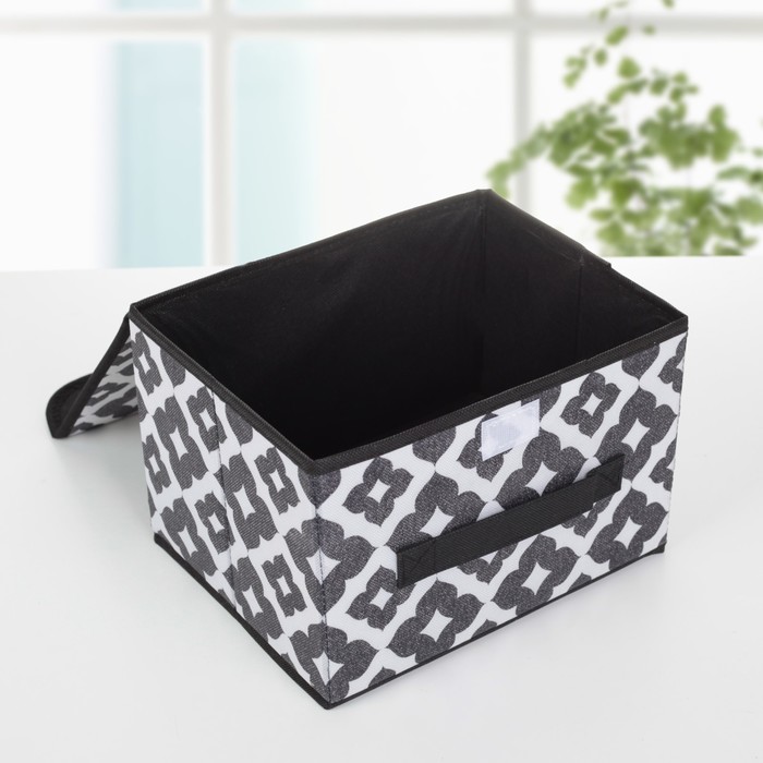 Короб для хранения «Вензель» с крышкой, цвет чёрно-белый