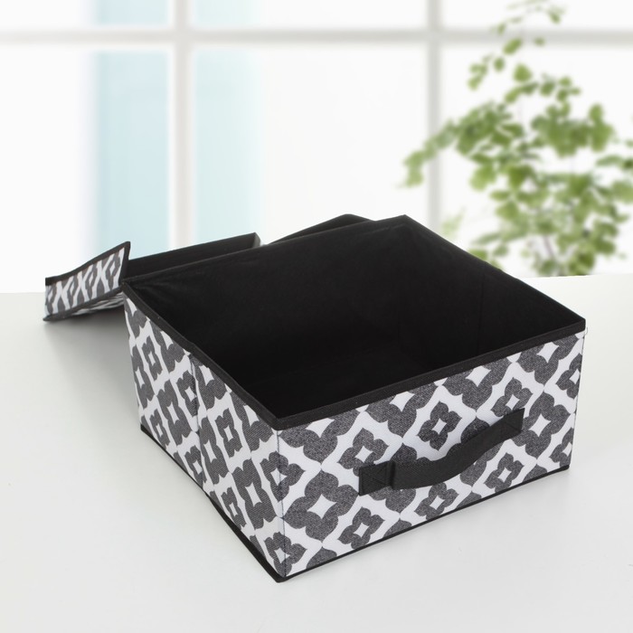 Короб для хранения «Вензель» с крышкой, цвет чёрно-белый