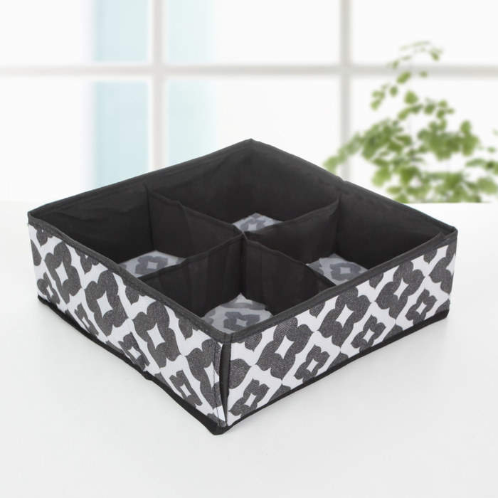 Органайзер для белья 4 ячейки "Вензель", цвет чёрно-белый