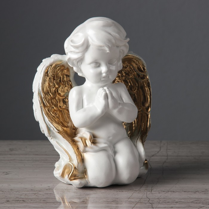 Статуэтка "Ангел молящийся" цвет золотой