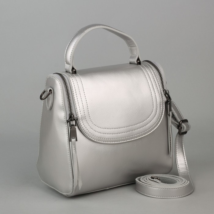 Сумка женская, отдел на молнии, наружный карман, длинный ремень, цвет серебристый