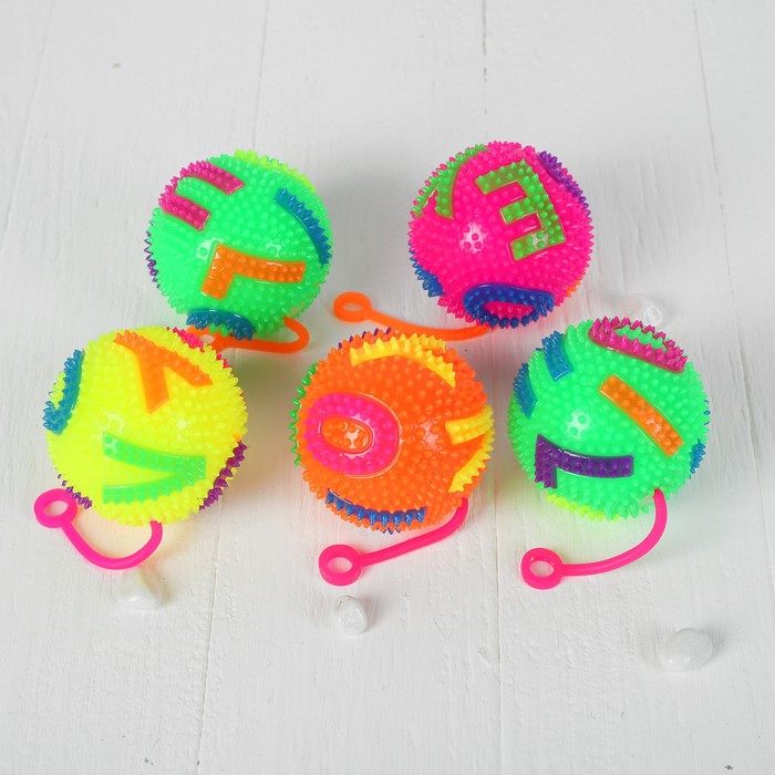 Мяч световой "Буквы" с пищалкой на резинке, цвета МИКС