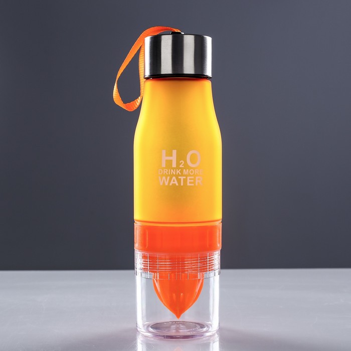 Бутылка для воды 750 мл H2O, с отсеком для фруктов и выжималкой, матовая, микс, 7х24 см