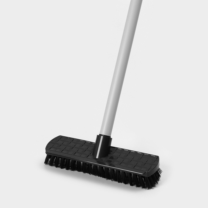 Щётка с короткой щетиной с черенком