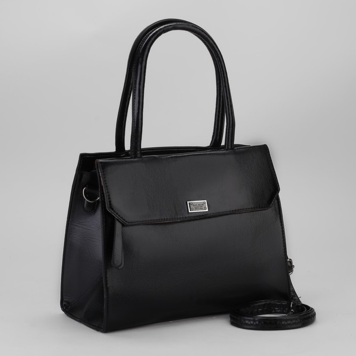 Сумка женская, отдел на молнии, 2 наружных кармана, длинный ремень, цвет чёрный