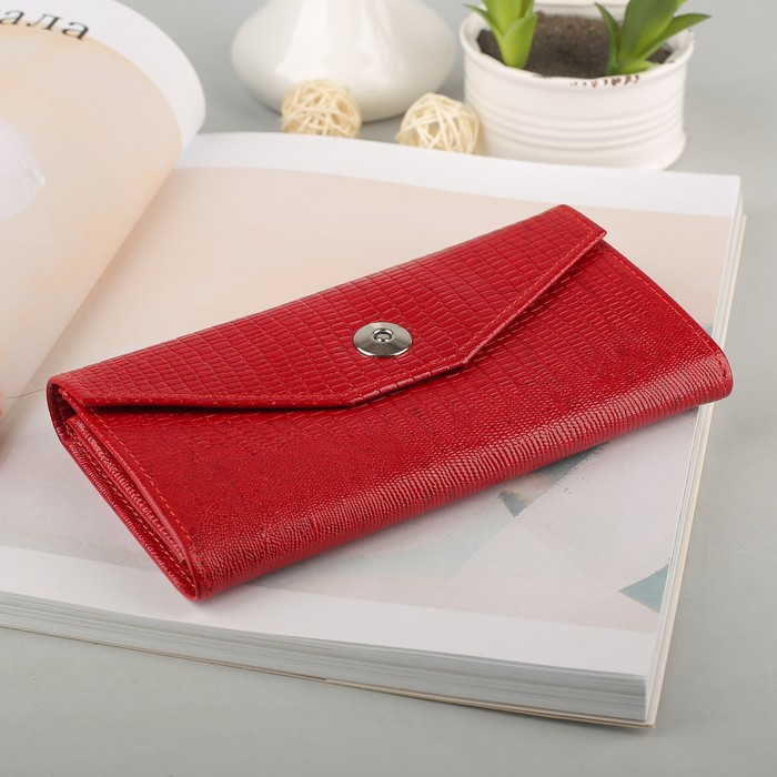 Кошелёк женский, 2 отдела, для карт, наружный карман, на магнитной кнопке, игуана, цвет красный