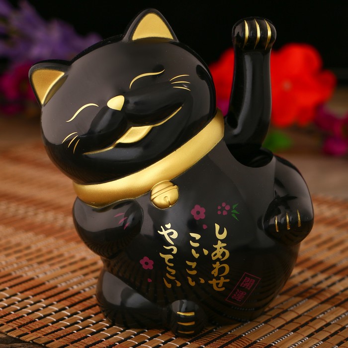 Маятник пластик от батарейки АА "Манеки-нэко чёрный машет лапкой" 12х14х10 см