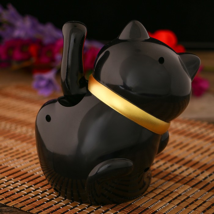 Маятник пластик от батарейки АА "Манеки-нэко чёрный машет лапкой" 12х14х10 см