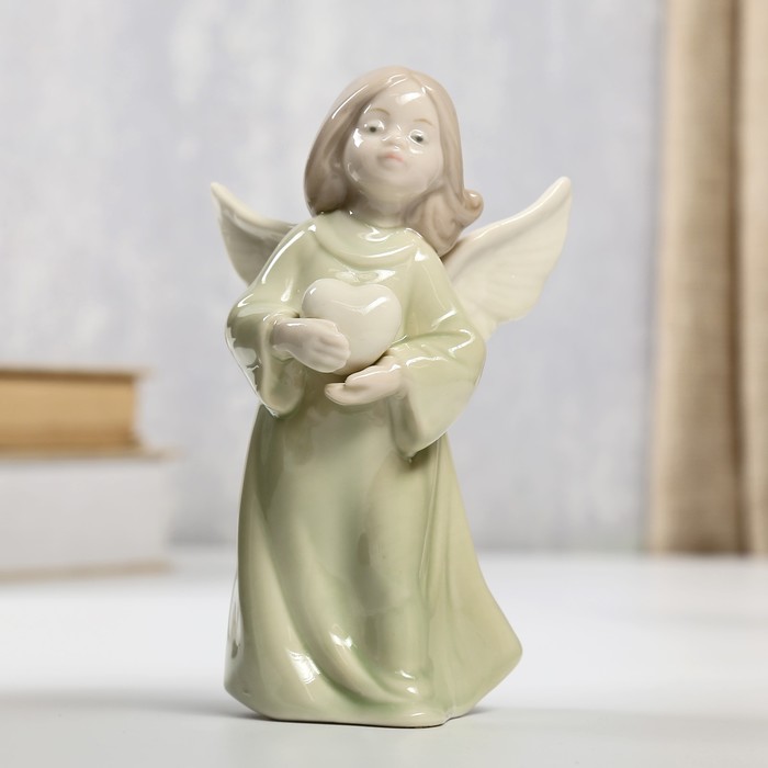 Сувенир керамика "Ангел в зелёном платье с сердцем в руках" 14х7,8х6 см