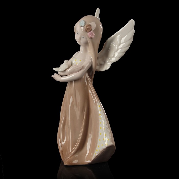 Сувенир керамика "Ангел-девочка в кофейном платье с ромашками и голубкой" 20х9х6,5 см