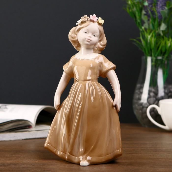 Сувенир керамика "Девочка в кофейном платье с цветами в волосах" 19,5х11х9 см