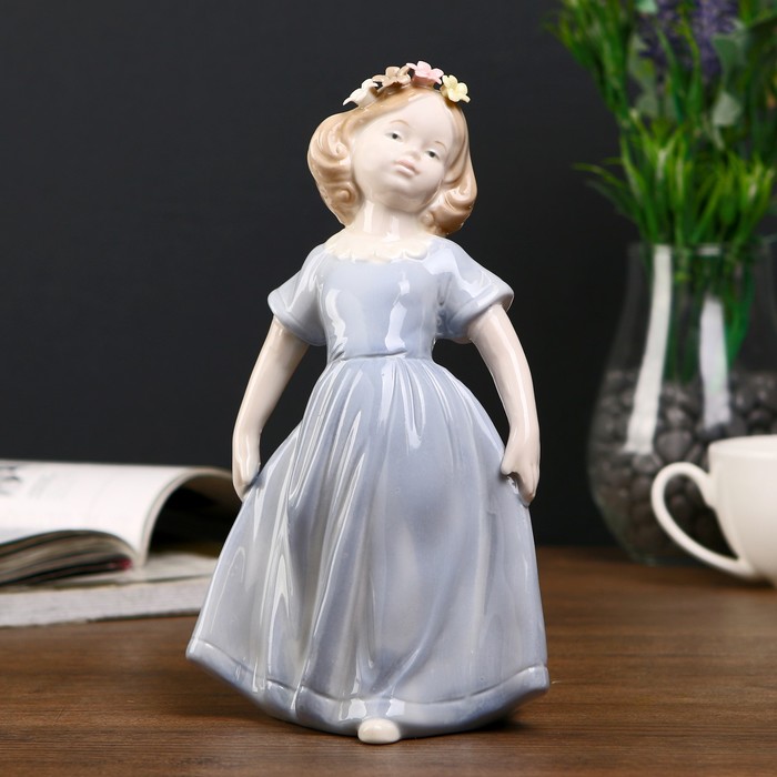 Сувенир керамика "Девочка в голубом платье с цветами в волосах" 19,5х11х9 см