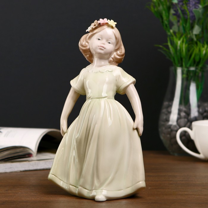 Сувенир керамика "Девочка в зелёном платье с цветами в волосах" 19,5х11х9 см