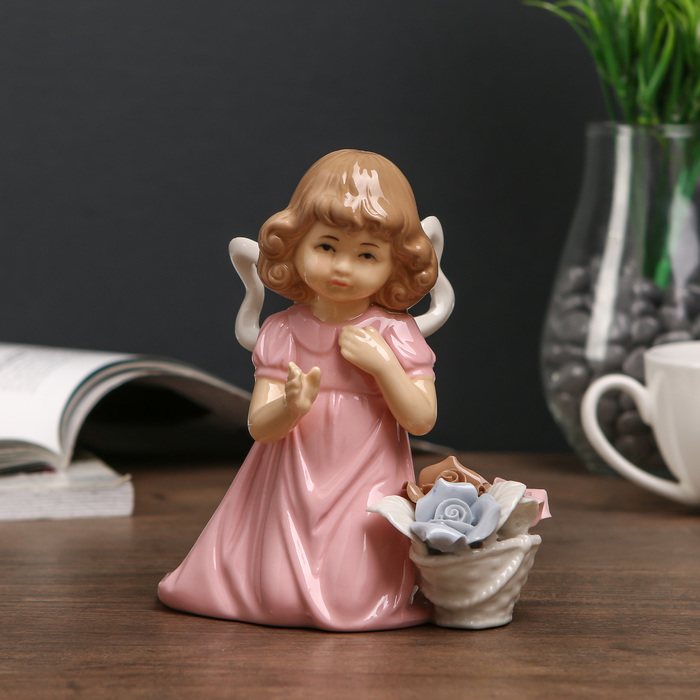 Сувенир керамика "Девочка в розовом платье с корзиной роз" 14х12,5х6,7 см