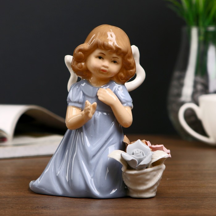 Сувенир керамика "Девочка в голубом платье с корзиной роз" 14х12,5х6,7 см