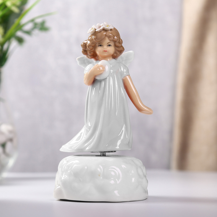 Сувенир керамика музыкальный "Ангел в белом платье с сердцем" 16х9х9 см
