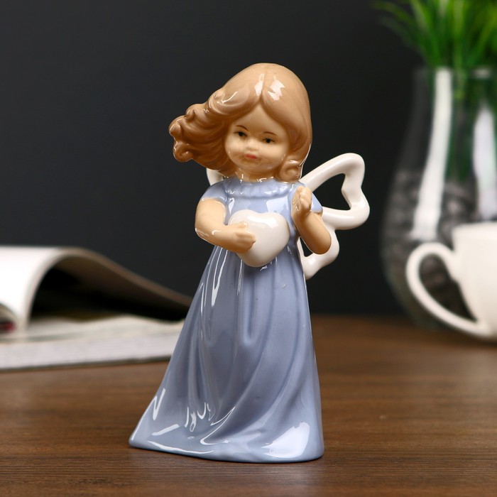 Сувенир керамика "Девочка в голубом платье с сердечком" 13,5х7,3х6 см