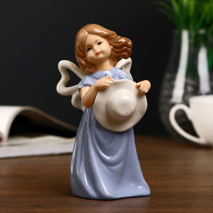 Сувенир керамика "Девочка в голубом платье со шляпкой" 13,7х7,5х6 см