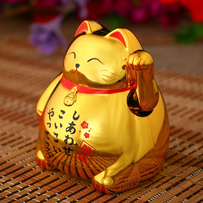 Маятник пластик от батарейки АА "Манеки-нэко золотой пузатый" 8,5х10х9,5 см