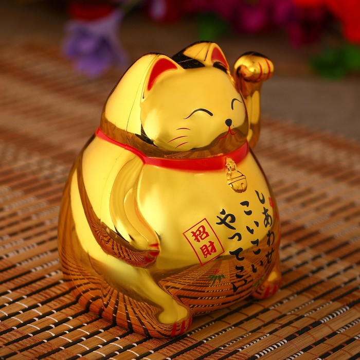 Маятник пластик от батарейки АА "Манеки-нэко золотой пузатый" 8,5х10х9,5 см