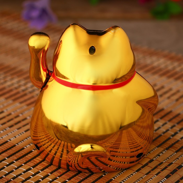 Маятник пластик от батарейки АА "Манеки-нэко золотой пузатый" 8,5х10х9,5 см