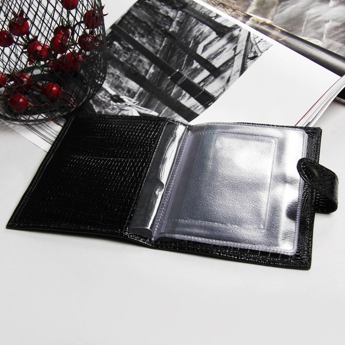 Обложка для автодокументов, 10 карманов для карт, с хлястиком, ящер, цвет чёрный