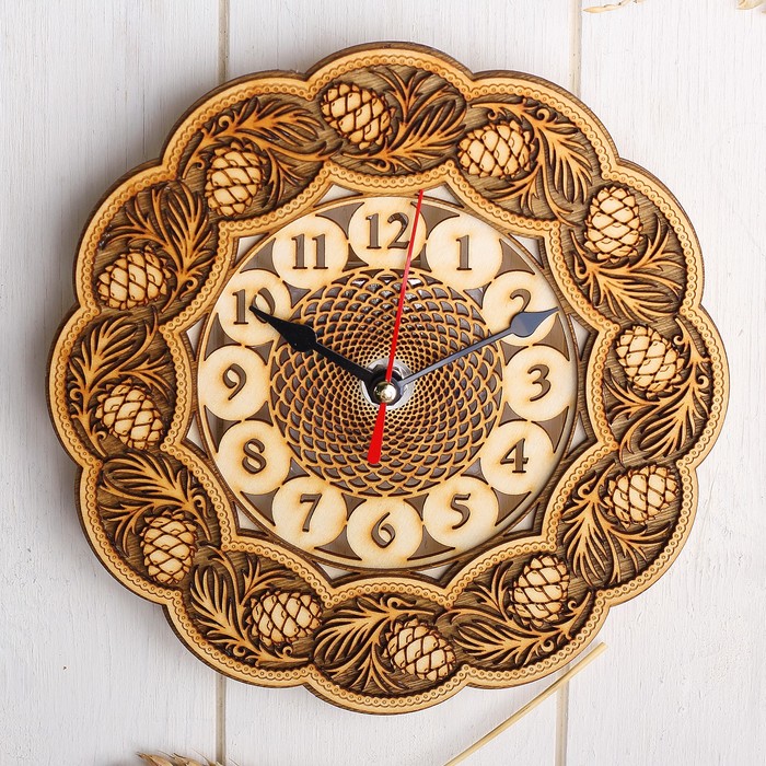 Часы «Шишки», резные, 18×18×3 см, береста