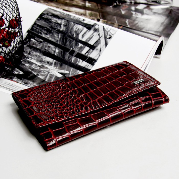 Кошелёк женский, 2 отдела, для карт, наружный карман, крокодил, цвет винный