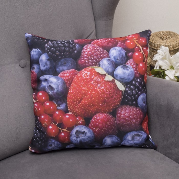 Подушка декоративная Ягодный микс, 40х40см, габардин, синтетич. волокно, 160 гр/м