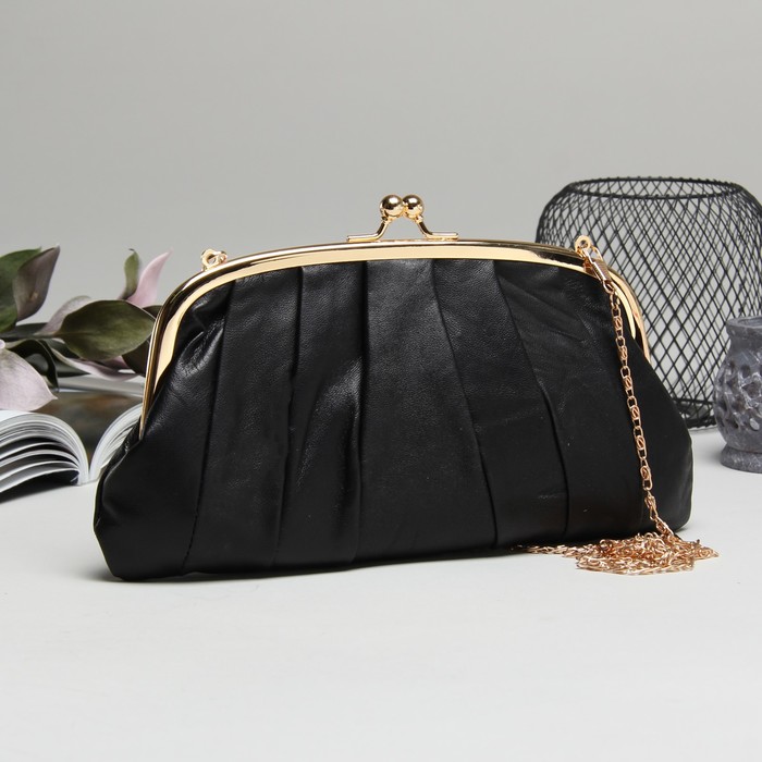 Клатч-косметичка, отдел на фермуаре, длинная цепь, цвет чёрный