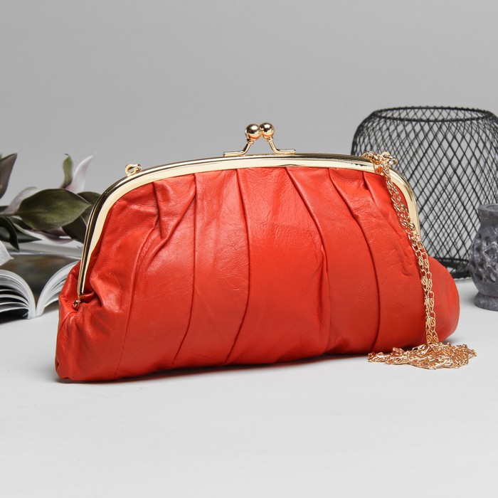 Клатч-косметичка, отдел на фермуаре, длинная цепь, цвет коралловый