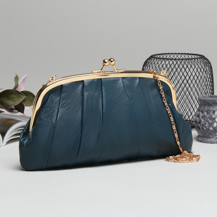 Клатч-косметичка, отдел на фермуаре, длинная цепь, цвет изумрудный